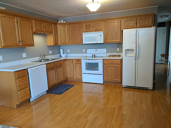 4th image of 595 Briarheath Dr