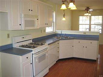 5th image of 136 Frank Dr