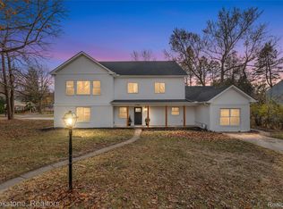 7369 Sweetbriar Rd, West Bloomfield, MI 48324