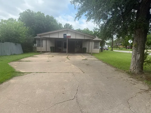 515 SW 3rd St #B, Mineral Wells, TX 76067