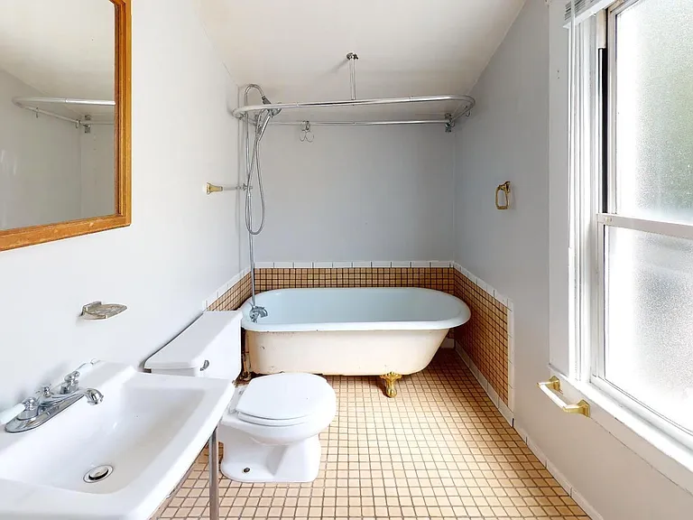 2222 Flora St — Photo 5