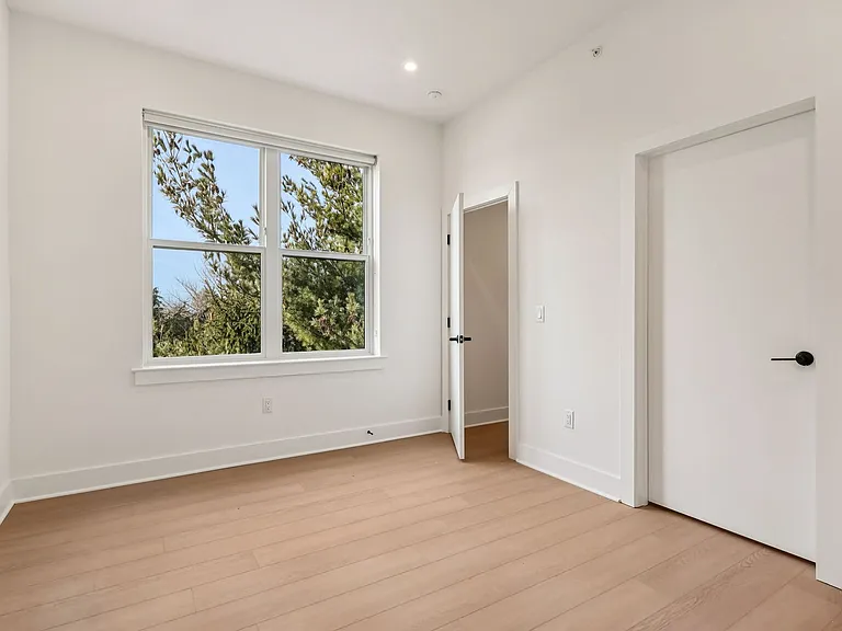 20 West — Photo 285