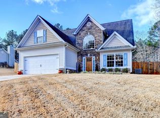 2329 Robin Dr, Loganville, GA