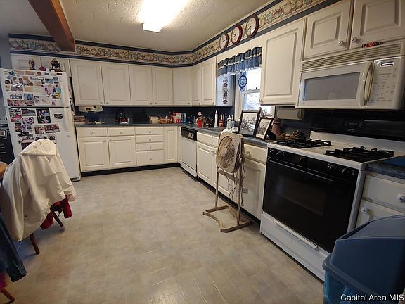 5th image of 445 W Adams St