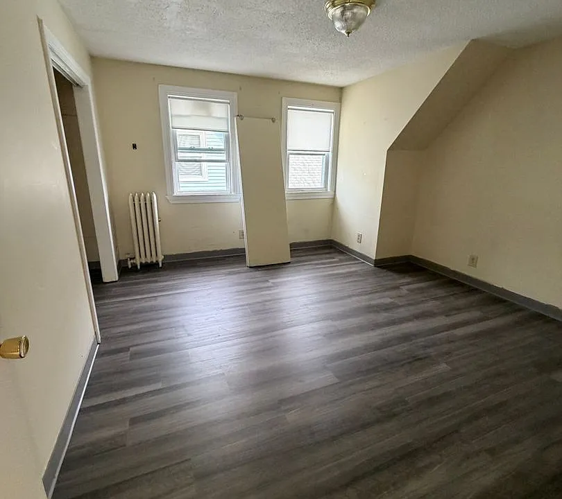 80 Robbins St #5