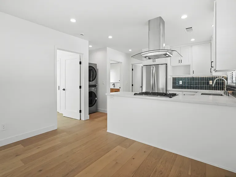 1707 S Vineyard Ave — Photo 8