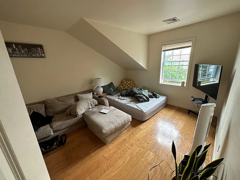 34 Raymond St #2 — Photo 3
