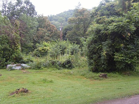 4th image of 79 Woodlands Ln