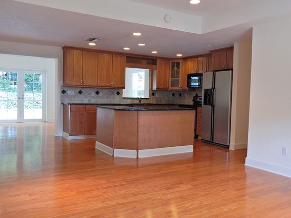 4th image of 12 Palmetto Dr