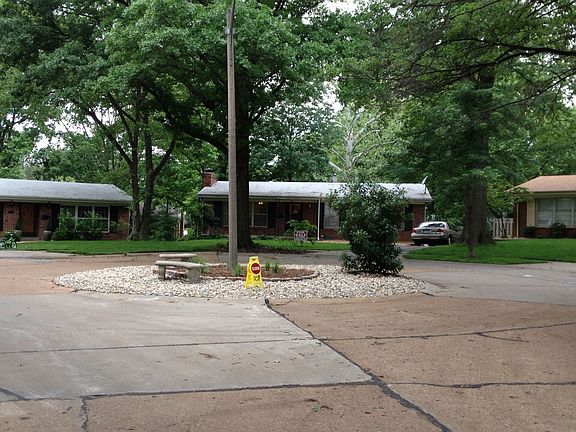 4th image of 629 Villa Gardens Dr