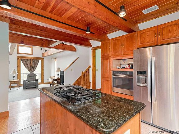 4th image of 35 W Shore Ct