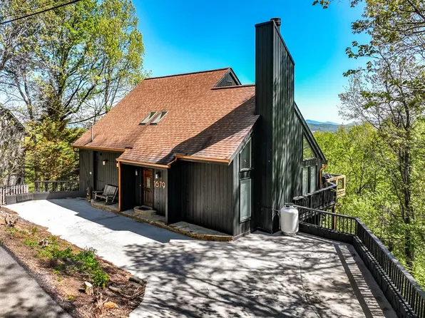 1679 Zurich Rd, Gatlinburg, TN 37738