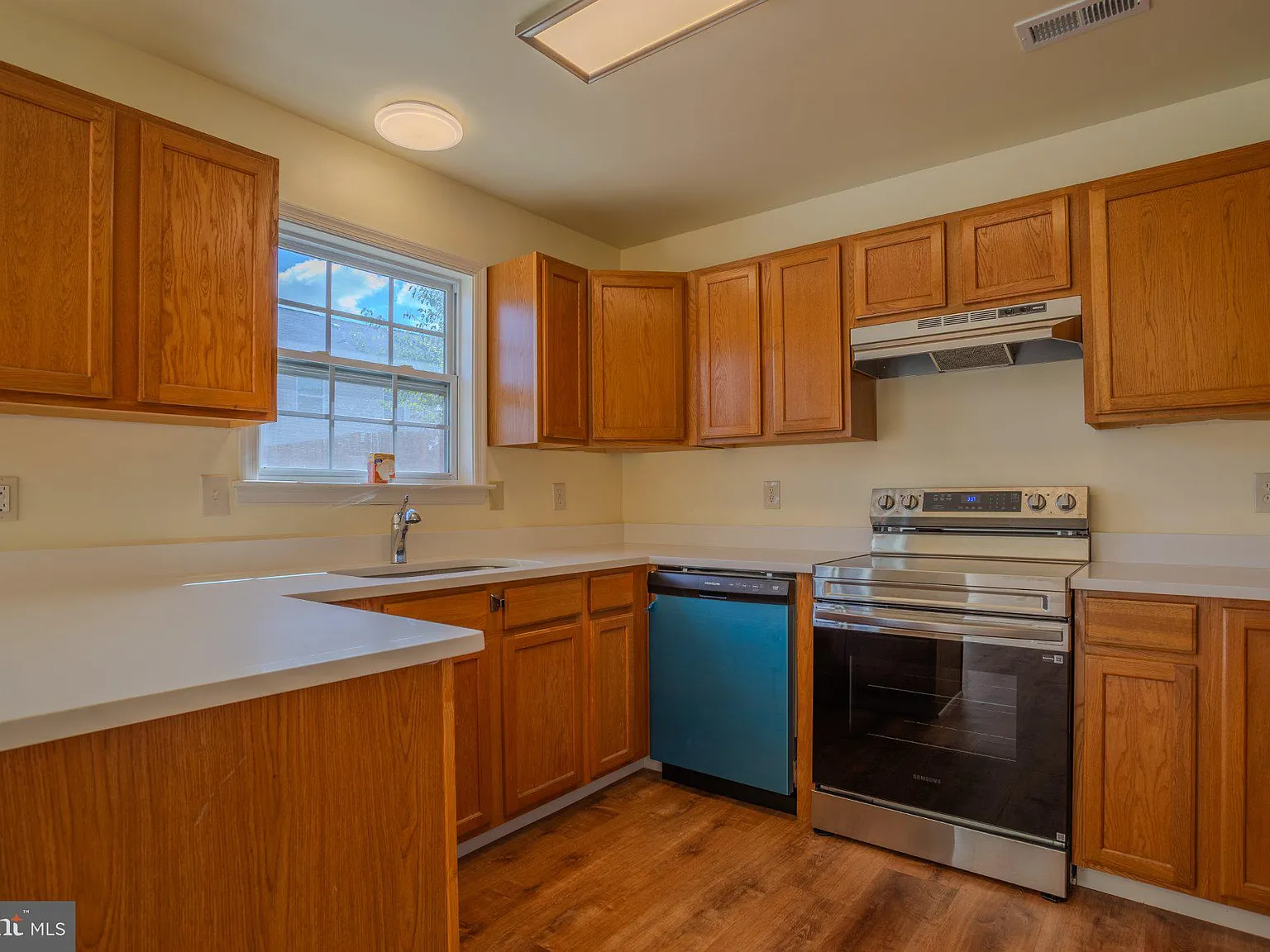 3 bed, 2.5 bath, 1280 sqft, $1,800 — Photo 3