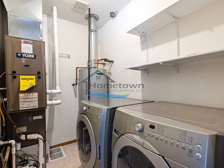 880 N Tucson St — Photo 22
