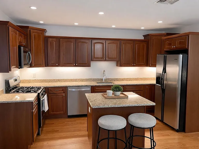 120 W 7th St #303 — Photo 4