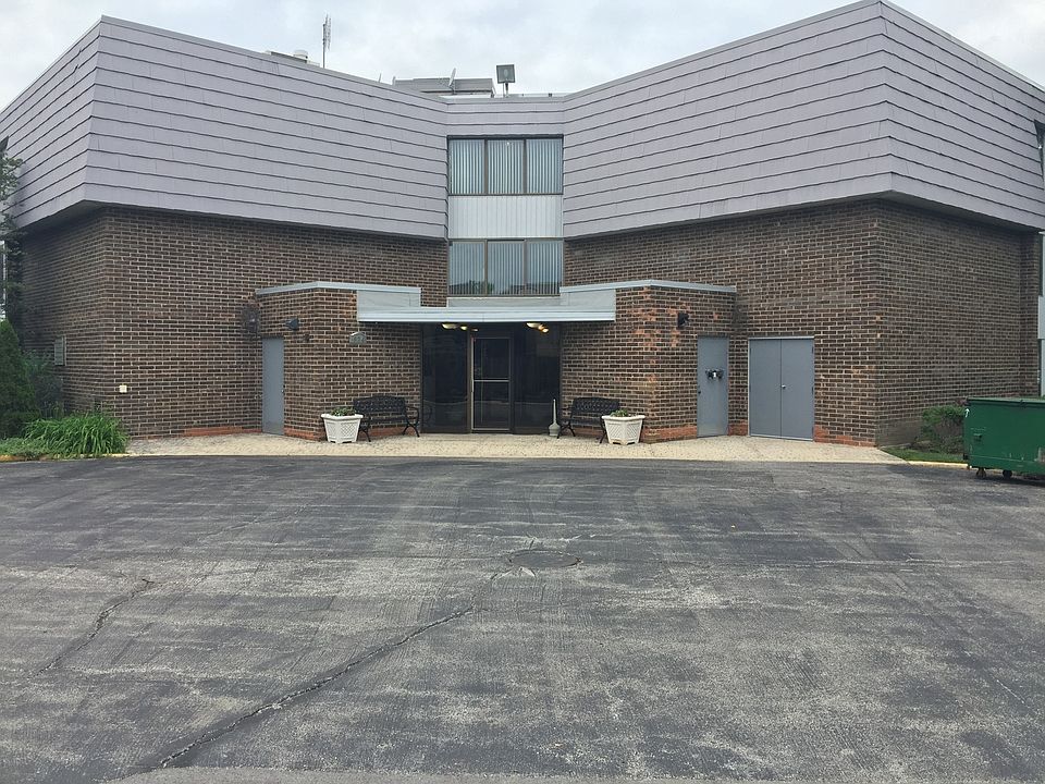 1st image of 924 S Lake Ct APT 101