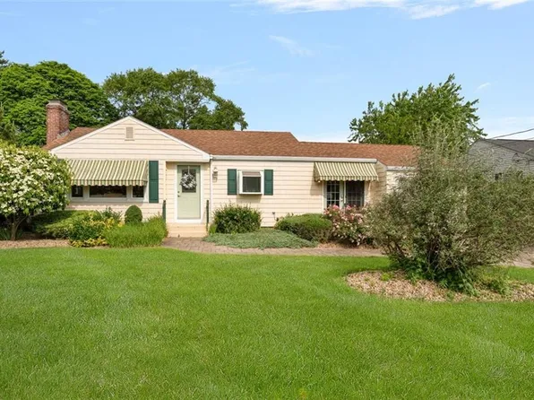 67 Plantation Dr, Cranston, RI 02920