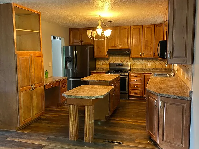 883 Roanoke Dr — Photo 26