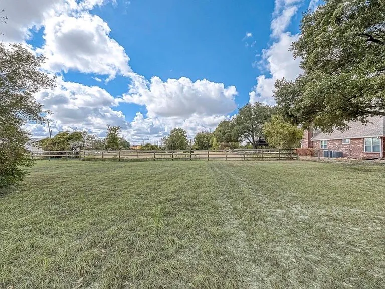 17303 Swansbury Dr — Photo 30