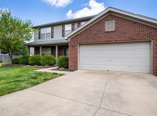 9009 Crooked Arrow Ct, Louisville, KY 40228