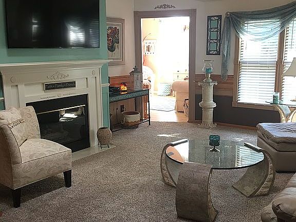Living room vaulted ceilings