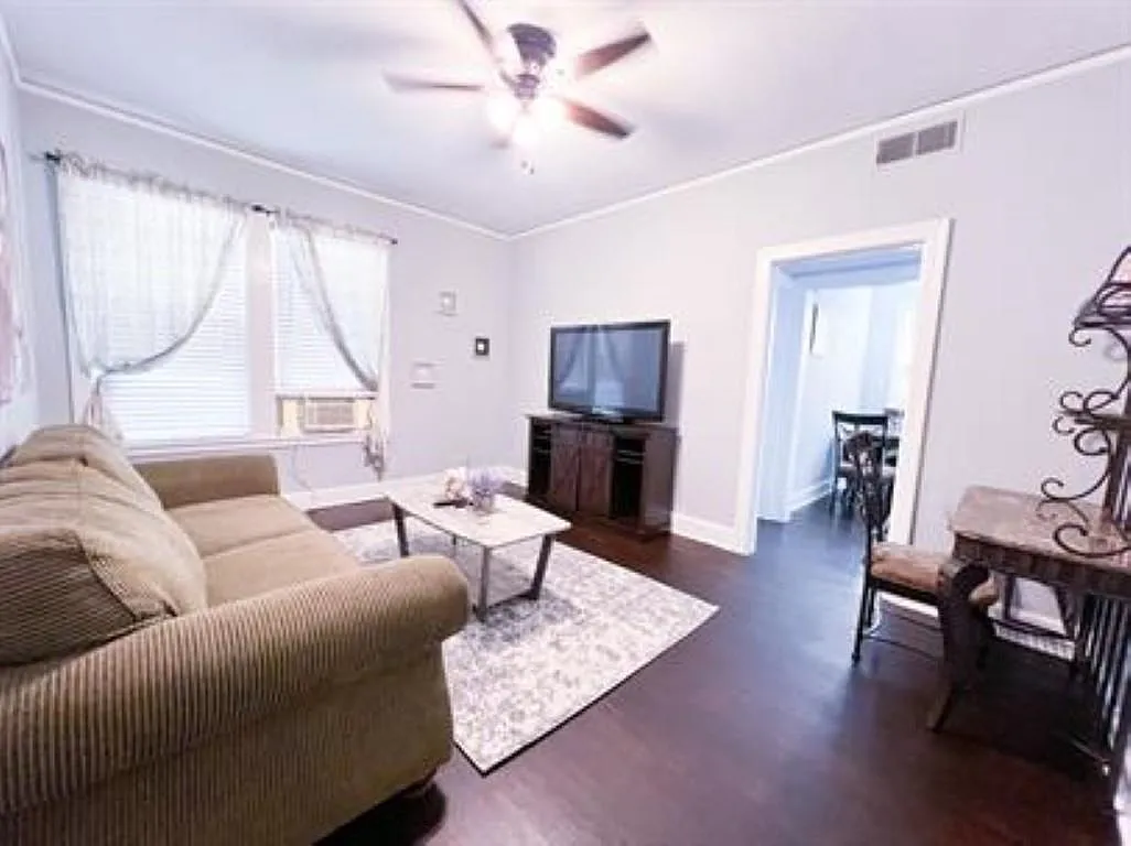 1 bed, 1.0 bath, 6594 sqft, $749 — Photo 2