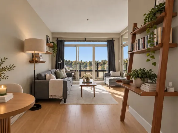 688 E 17th Ave #Penthouse 9, Vancouver, BC V5V 0A8