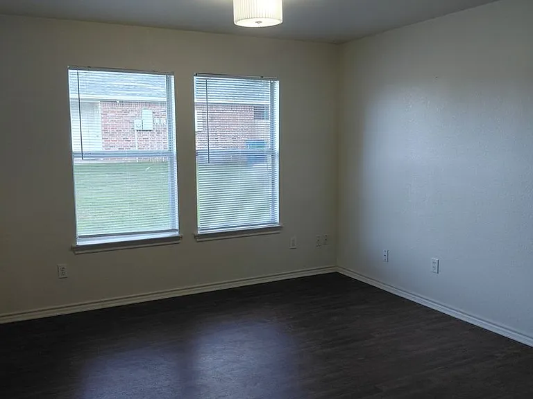 1561 Greenwood Rd #103 — Photo 4