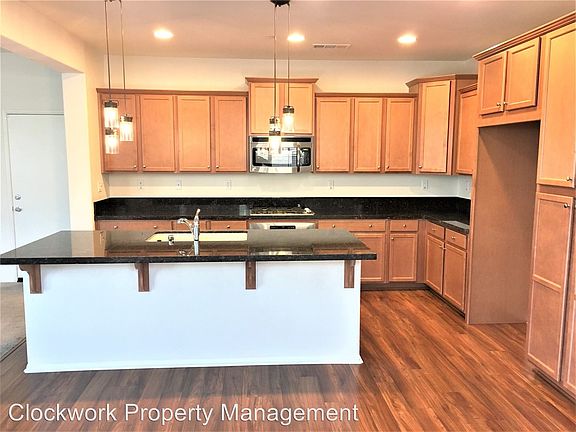 3rd image of 15915 Serenade Ln