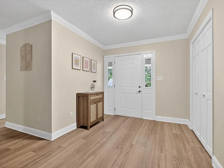 3520 Clifden Dr — Photo 4