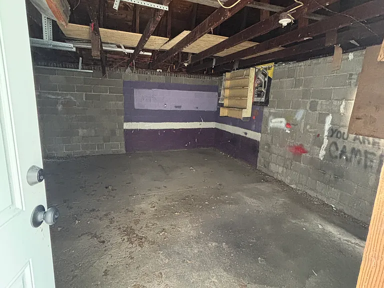 1248 Newton St — Photo 11