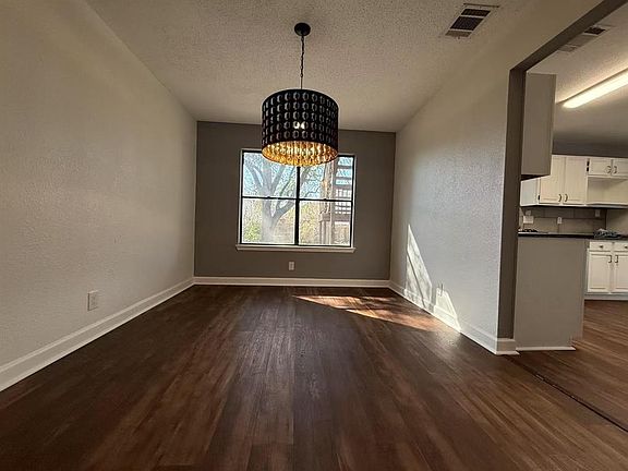 5th image of 407 Sycamore Dr
