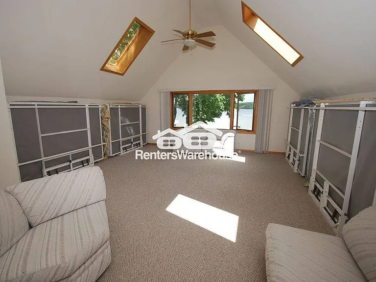 2310 N Lake Dr — Photo 12