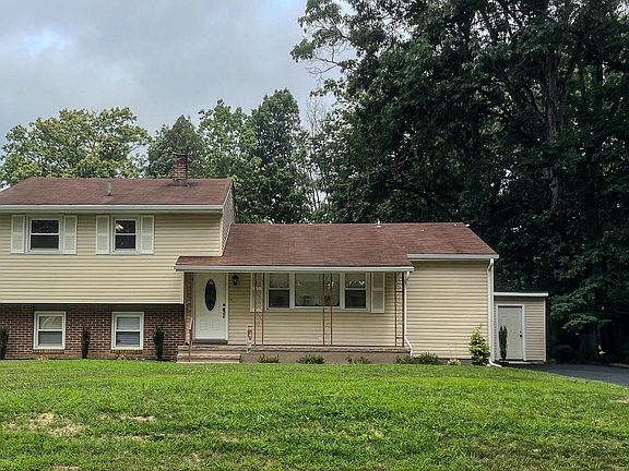 3rd image of 9 Waldens Dr