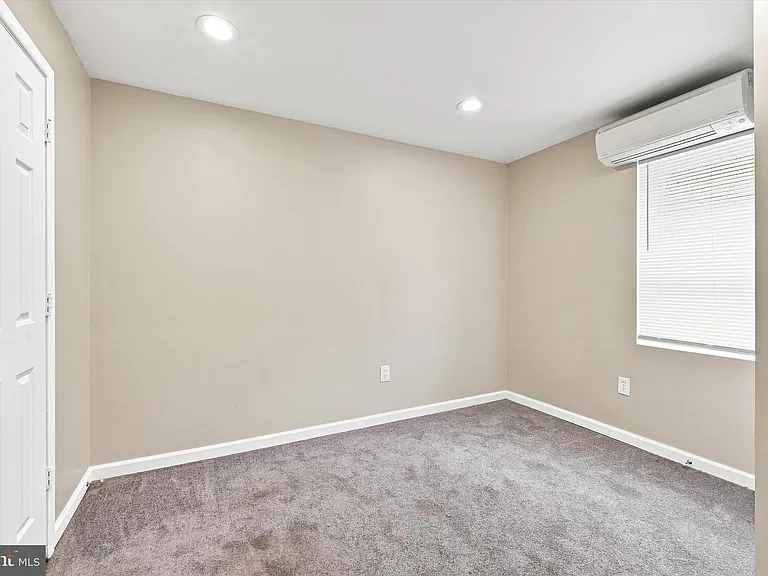 327 Powhattan Ave #B — Photo 9