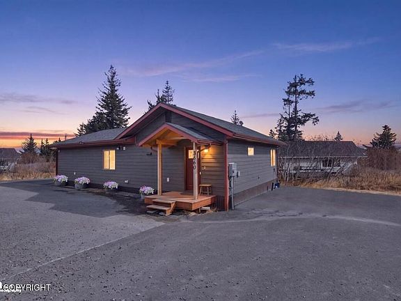 3rd image of 3660 Forest Glen Dr