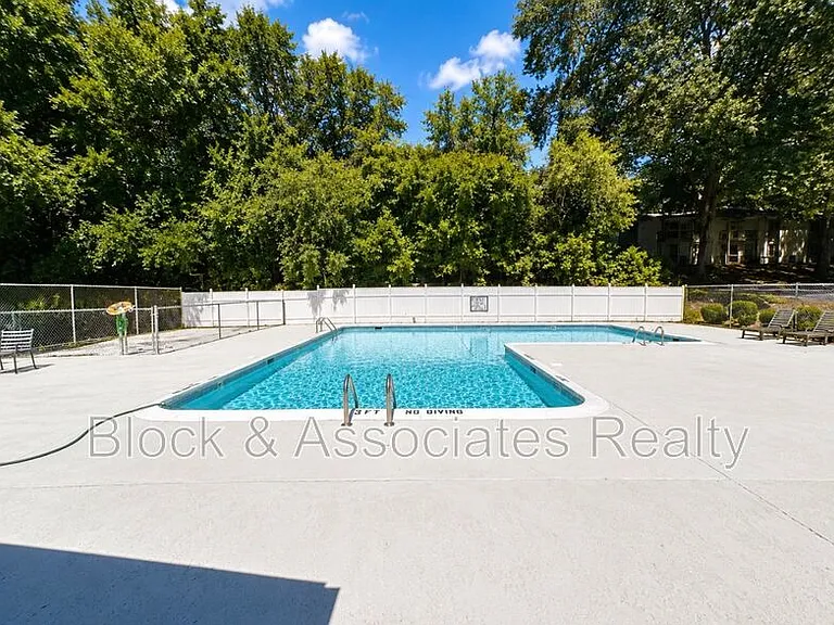 2260 Sunderland Rd #84W — Photo 12