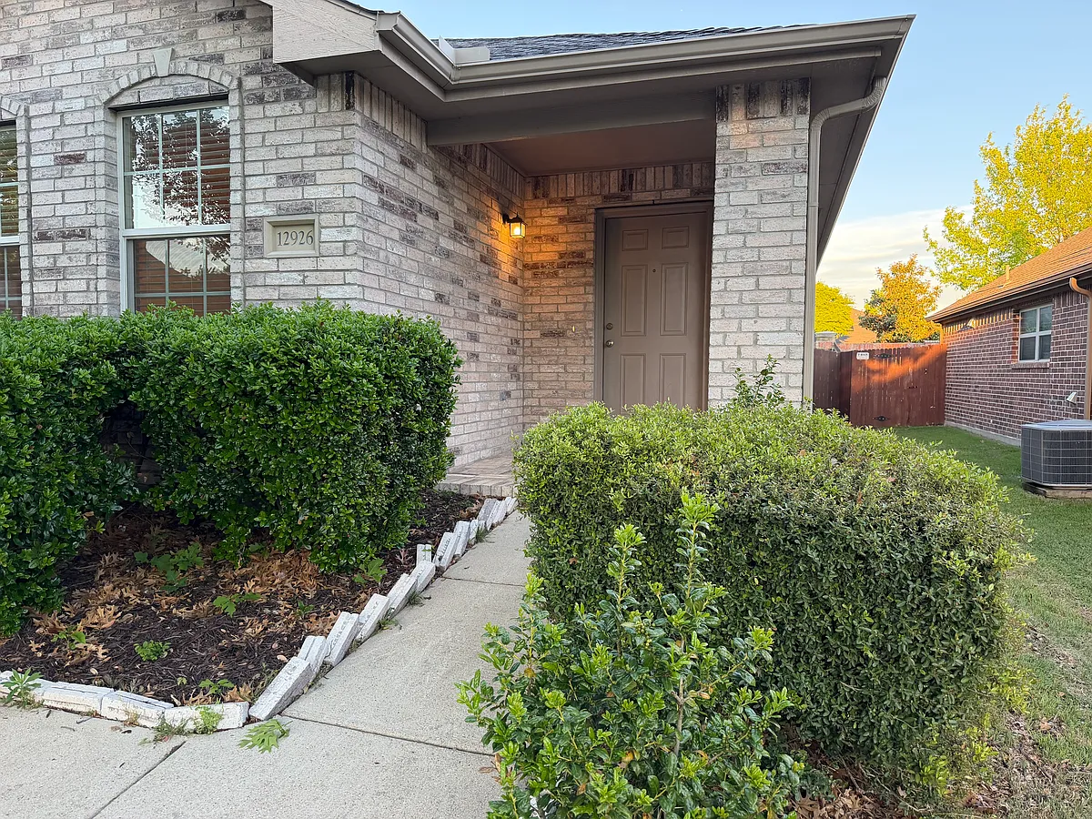 Building Photo - 12926 Adela Dr
