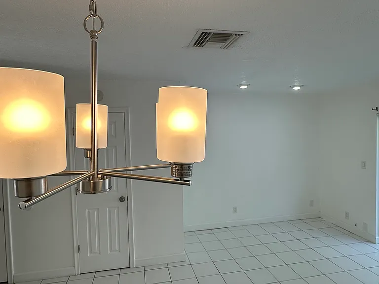3005 NW 5th Ter — Photo 3