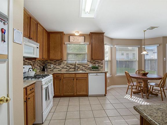 5th image of 3811 Golden Willow Ct