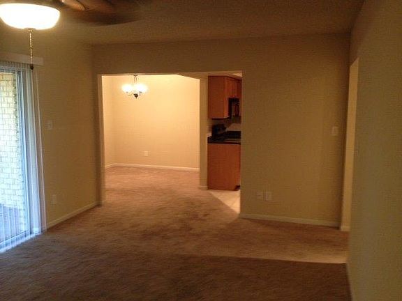 4th image of 244 Lewfield Cir