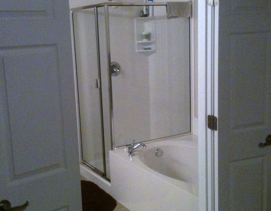 Master Bathroom/Tub