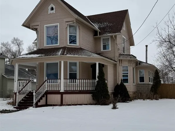 135 S 6th St, Capron, IL 61012