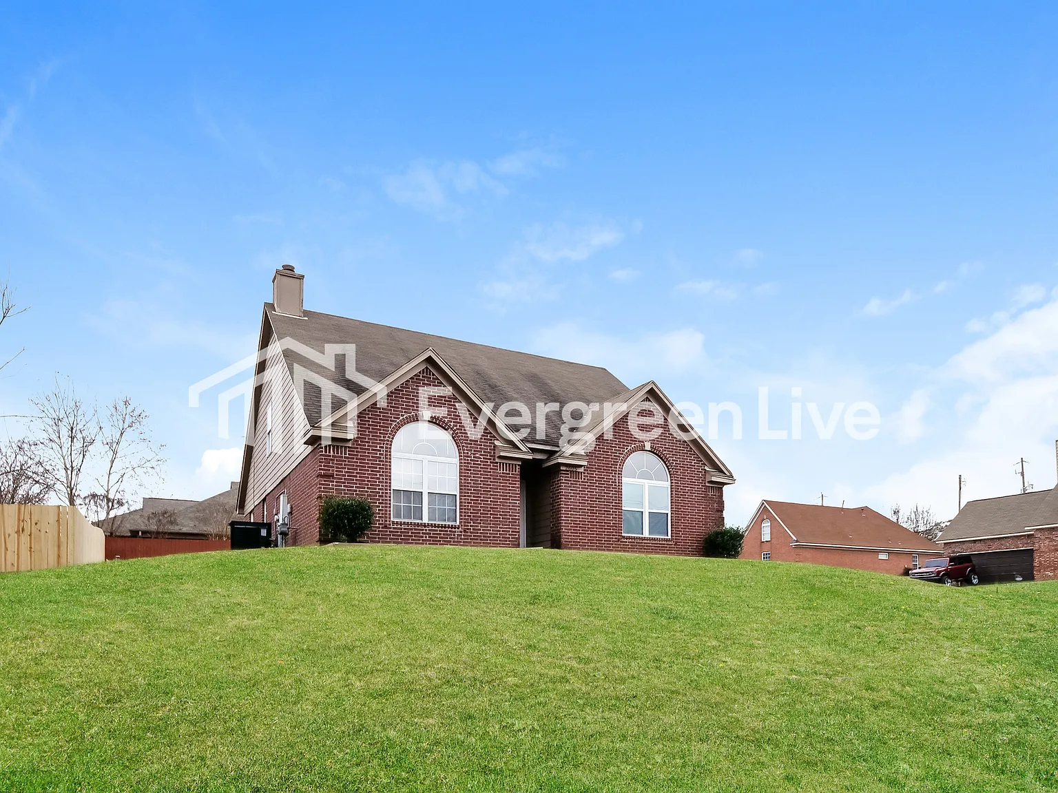 4 bed, 2.0 bath, 1789 sqft, $1,595 — Photo 2