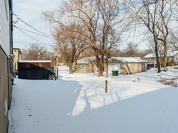 5th image of 60 N Spring St