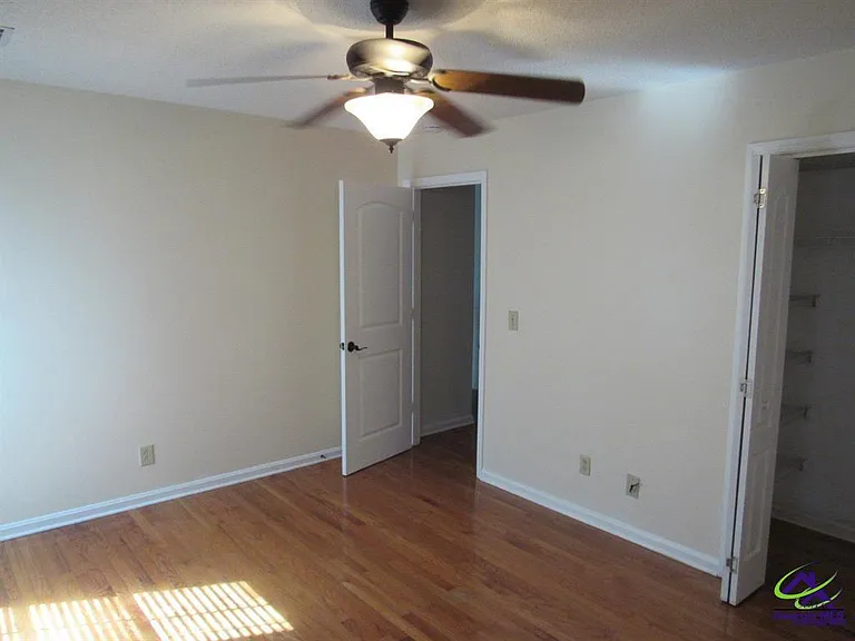 100 Sunchase Ct — Photo 22
