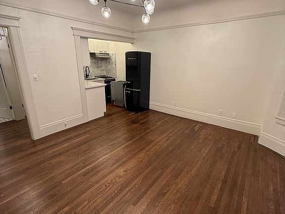 4th image of 2054 Hyde St APT 8