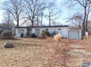 565 Riverside Dr, Wayne, NJ 07470