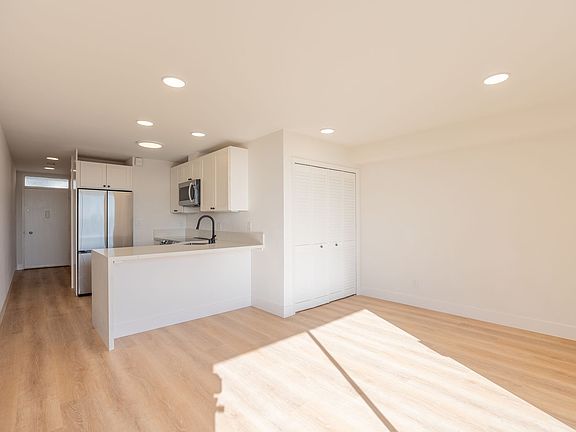 2nd image of 940 Guerrero St APT 11