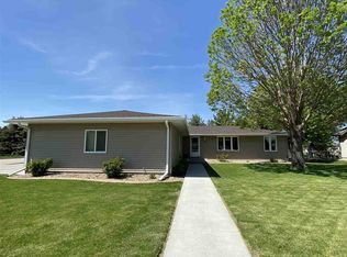 1102 E 52nd St, Kearney, NE 68847